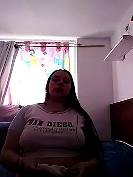 Snapshot of Thamara- chatting on November 2025 06:08:01 PM Thamara- online show from November 2025 06:08:01 PM