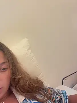 lounaaxangel online show from April 2026 07:18:02 PM