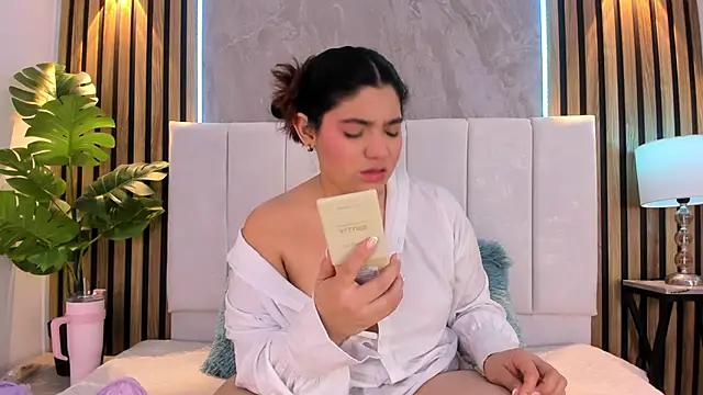 Carlotta de velour online show from April 2026 03:22:01 AM