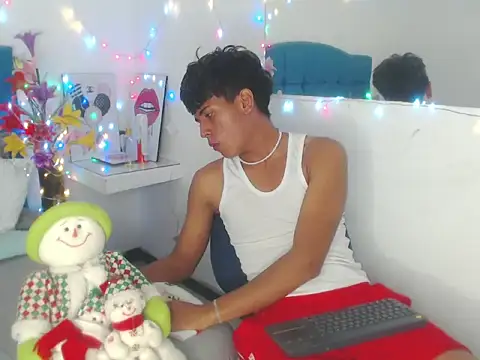 Snapshot of Valentino_Lane chatting on December 2025 01:50:02 PM Valentino Lane online show from December 2025 01:50:02 PM