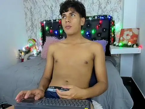 Snapshot of Valentino_Lane chatting on December 2025 02:07:02 AM Valentino Lane online show from December 2025 02:07:02 AM