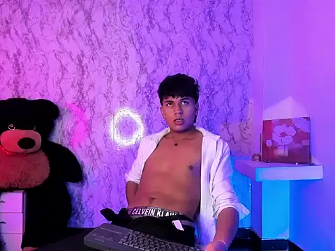 Snapshot of Valentino_Lane chatting on February 2026 06:06:01 AM Valentino Lane online show from February 2026 06:06:01 AM