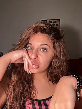 Snapshot of CurvyRush chatting on November 2025 09:58:01 PM CurvyRush online show from November 2025 09:58:01 PM