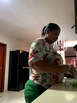 Maria-1976 online show from November 2025 07:02:02 PM