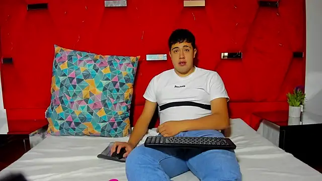 Snapshot of Emmaanddarling chatting on December 2025 02:12:02 PM Emmaanddarling online show from December 2025 02:12:02 PM