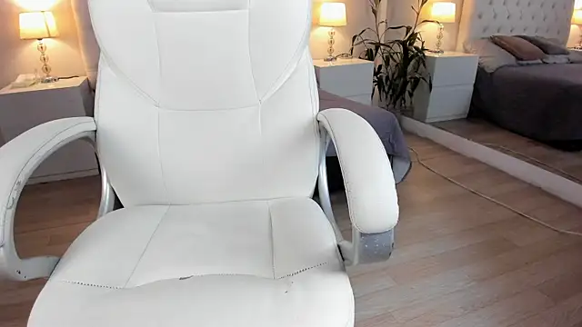 Snapshot of Scarlett_Bunny_ chatting on December 2025 01:04:02 PM Scarlett Bunny online show from December 2025 01:04:02 PM