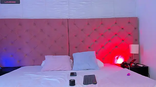 Snapshot of jov_and_thomas chatting on November 2025 05:23:01 PM jov and thomas online show from November 2025 05:23:01 PM