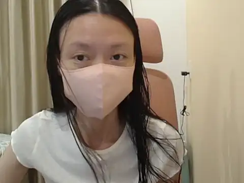 Lil-Cherries online show from April 2026 02:43:01 PM