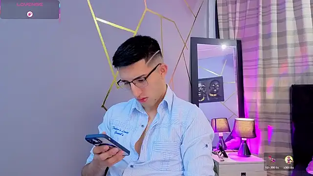 Snapshot of Un_Sluttyy chatting on November 2025 11:43:01 AM Un Sluttyy online show from November 2025 11:43:01 AM