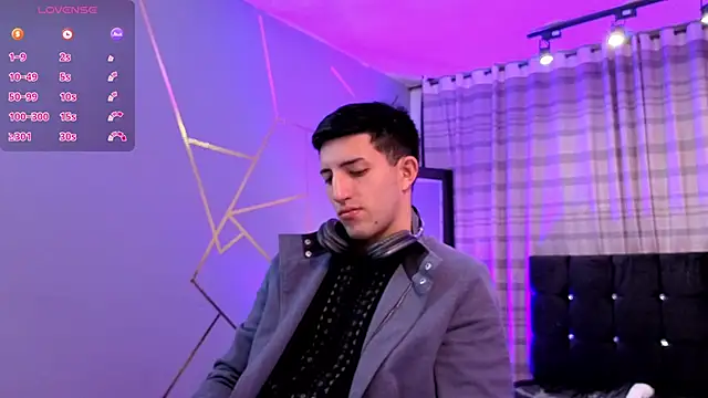 Snapshot of Un_Sluttyy chatting on December 2025 11:30:02 AM Un Sluttyy online show from December 2025 11:30:02 AM