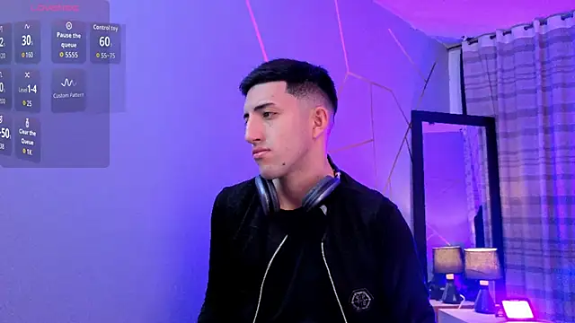 Snapshot of Un_Sluttyy chatting on December 2025 11:30:02 AM Un Sluttyy online show from December 2025 11:30:02 AM