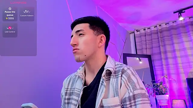 Snapshot of Un_Sluttyy chatting on December 2025 11:39:02 AM Un Sluttyy online show from December 2025 11:39:02 AM