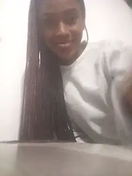 Snapshot of Aliis_Love chatting on January 2026 12:36:01 AM Aliis Love online show from January 2026 12:36:01 AM