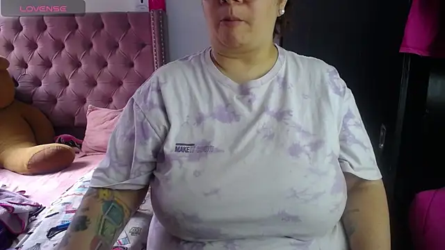 Snapshot of kattybbwbigboobs_ chatting on May 2026 05:32:01 PM kattybbwbigboobs online show from May 2026 05:32:01 PM