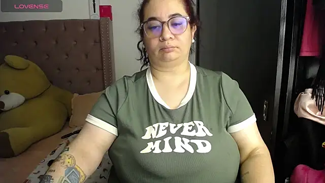 Snapshot of kattybbwbigboobs_ chatting on June 2026 05:39:01 AM kattybbwbigboobs online show from June 2026 05:39:01 AM
