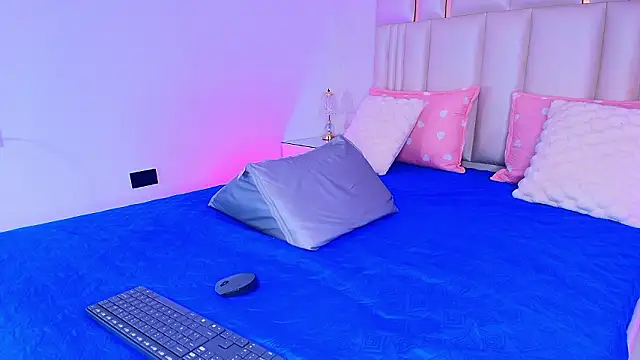 alanarose18 online show from February 2026 07:18:01 PM