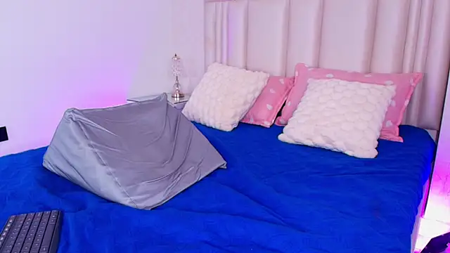 alanarose18 online show from March 2026 07:31:01 PM