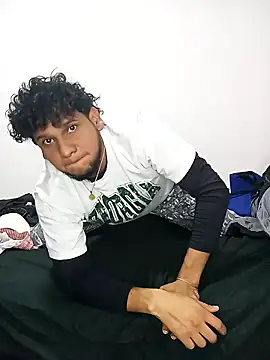 Snapshot of prototipoA45 chatting on January 2026 06:02:02 PM prototipoA45 online show from January 2026 06:02:02 PM