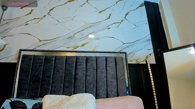 emma bloom  online show from November 2025 01:10:01 PM