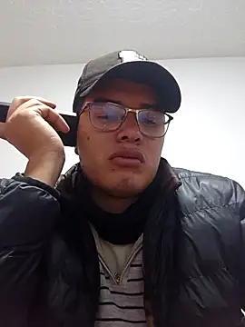 Logan Chloe online show from December 2025 11:30:02 AM