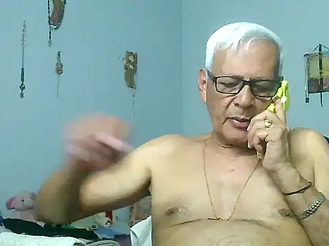 dirtysluttyfist online show from December 2025 07:18:01 PM