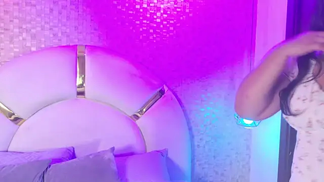 aria sm online show from December 2025 03:15:01 AM