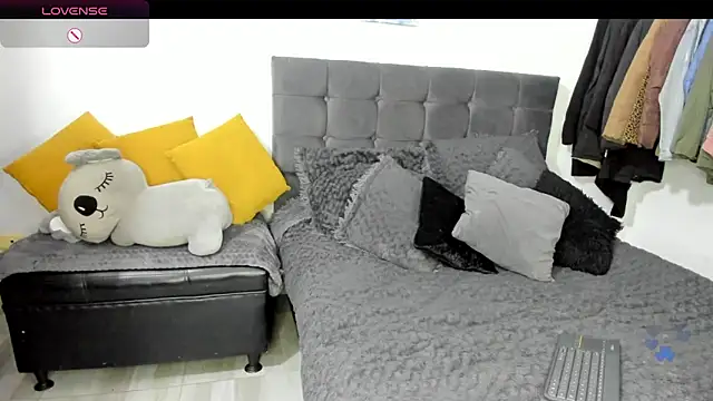 ariannawil online show from March 2026 10:56:02 PM