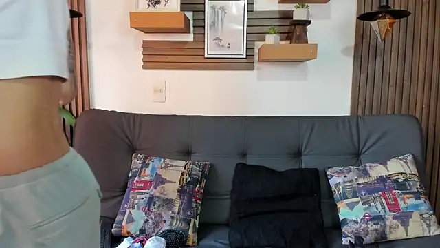 Snapshot of Melany_27 chatting on November 2025 02:28:02 PM Melany 27 online show from November 2025 02:28:02 PM