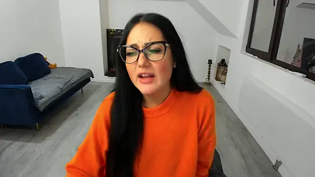 Snapshot of AnyaEvy chatting on December 2025 05:59:02 AM AnyaEvy online show from December 2025 05:59:02 AM