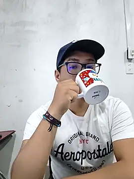 Snapshot of MiltonCede chatting on November 2025 02:50:02 PM MiltonCede online show from November 2025 02:50:02 PM