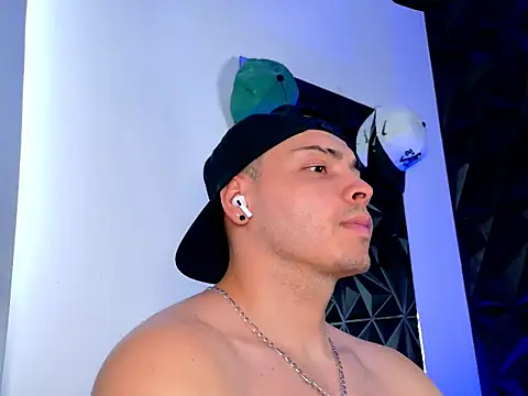 Maxwell Dupont online show from November 2025 07:58:01 PM