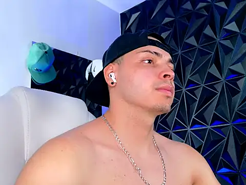 Maxwell Dupont online show from November 2025 06:20:01 PM