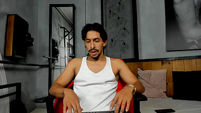 Snapshot of DylanRay_18 chatting on November 2025 07:12:02 PM DylanRay 18 online show from November 2025 07:12:02 PM