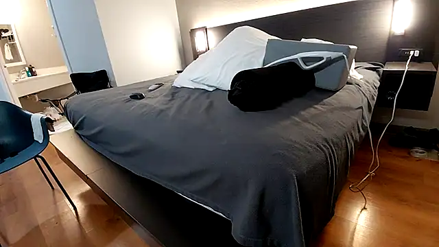 Mreroticking online show from December 2025 02:24:02 PM