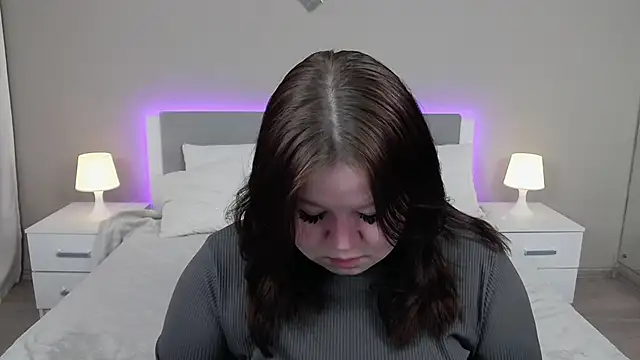 EvaNova  online show from December 2025 04:18:02 AM