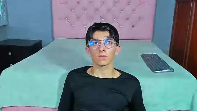 ElanGiraldo online show from January 2026 10:45:01 PM