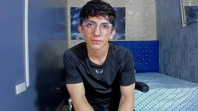 Snapshot of ElanGiraldo chatting on July 2026 11:09:02 PM ElanGiraldo online show from July 2026 11:09:02 PM
