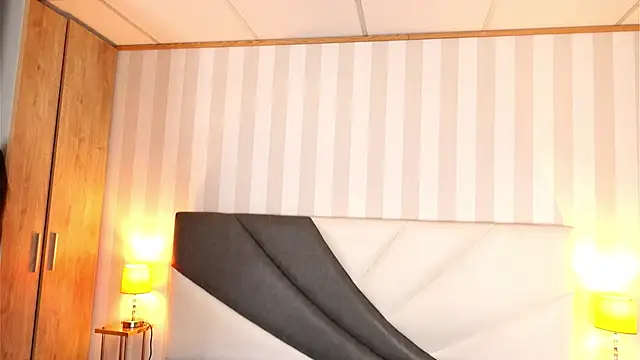 Snapshot of MyaBloomm chatting on November 2025 06:45:01 AM MyaBloomm online show from November 2025 06:45:01 AM