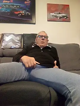 andy-1961 online show from November 2025 07:54:01 PM