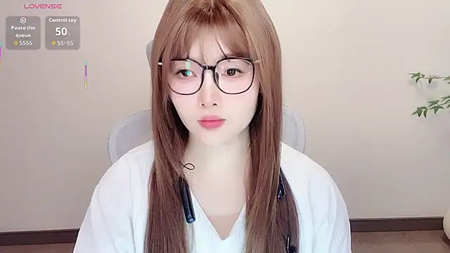 Insist6 online show from April 2026 12:10:01 PM