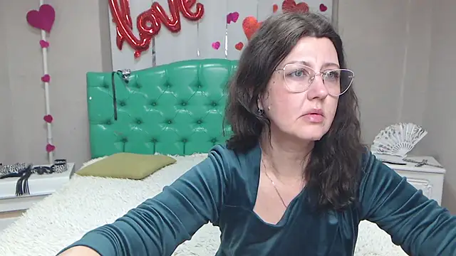 Snapshot of RoseHille chatting on April 2026 05:07:01 PM RoseHille online show from April 2026 05:07:01 PM