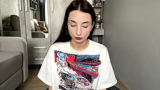 Snapshot of MoriahLinder chatting on November 2025 04:33:02 AM MoriahLinder online show from November 2025 04:33:02 AM