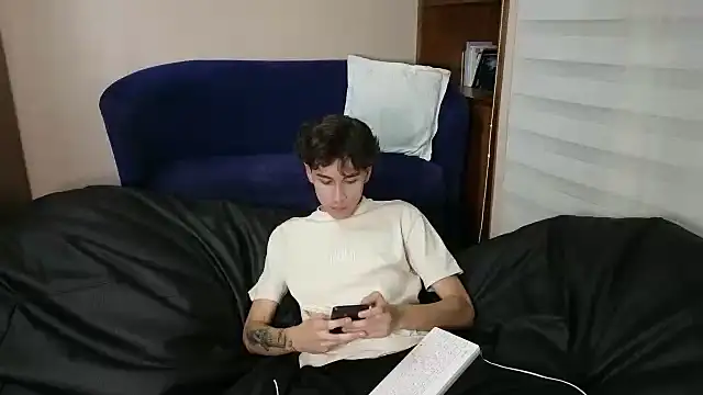 Snapshot of Derekswan chatting on November 2025 02:00:01 AM Derekswan online show from November 2025 02:00:01 AM