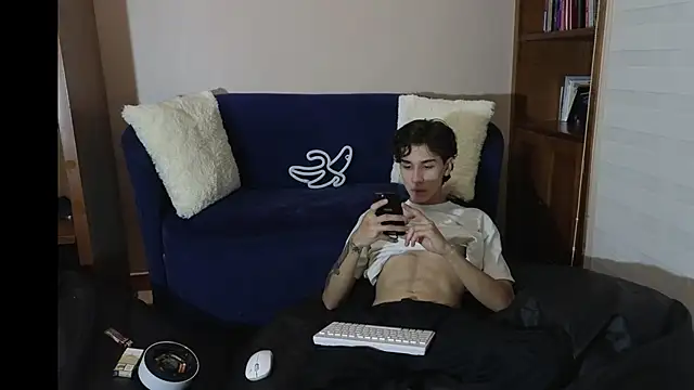 Derekswan online show from November 2025 11:08:02 PM