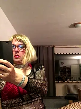 simone xdressing online show from September 2025 12:01:02 AM