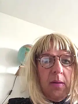 simone xdressing online show from October 2025 01:08:02 PM