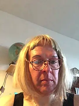 simone xdressing online show from April 2026 06:02:01 PM