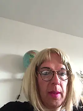 simone xdressing online show from April 2026 05:45:02 PM