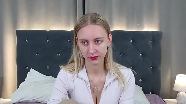 Snapshot of RachaelCute chatting on May 2026 04:20:01 AM RachaelCute online show from May 2026 04:20:01 AM