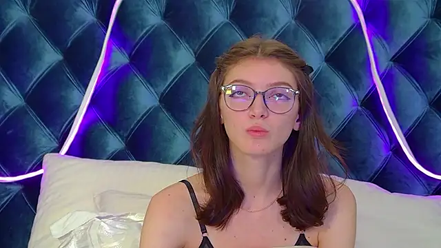 Snapshot of SophiaProve chatting on November 2025 03:22:02 PM SophiaProve online show from November 2025 03:22:02 PM